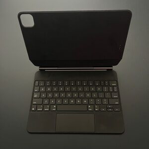 Apple 11 inch Magic Keyboard
